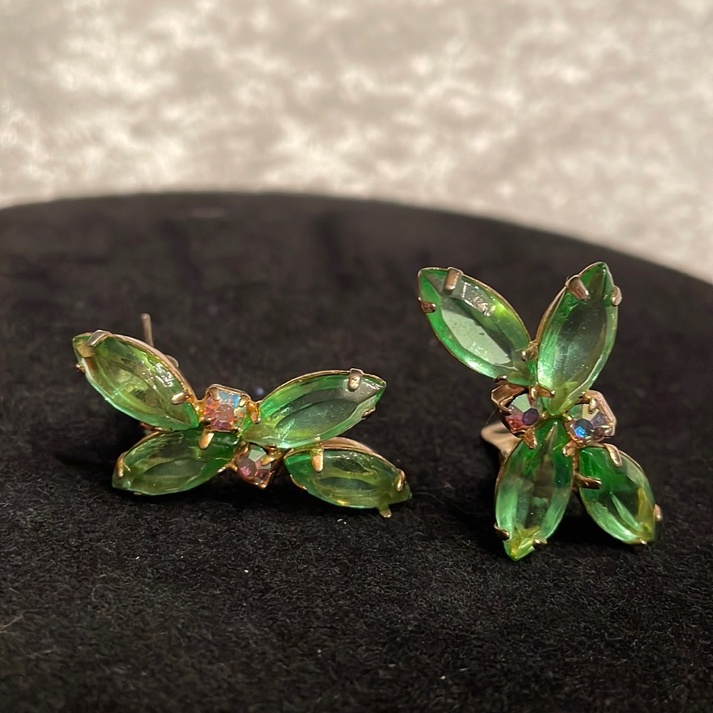 Vintage green rhinestone earrings.